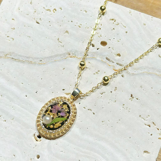LolliLuxe Jewelry Handcrafted amethyst blossom pendant necklace with dried flowers in resin, framed in gold. Elegant nature-inspired jewelry, perfect for gifts and special occasions.
